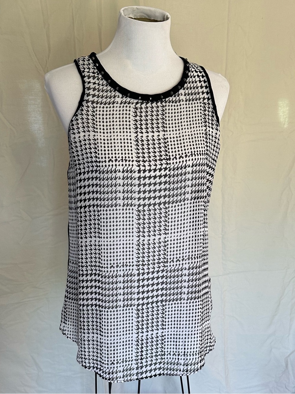 Express Black White Houndstooth Print Sleeveless Tank blouse studs mixed media
